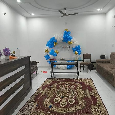 Abhiram Homestay Кхаджурахо Экстерьер фото