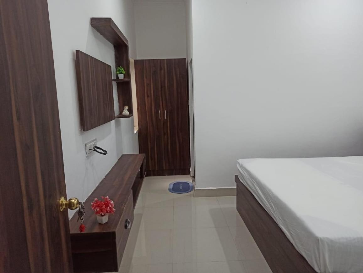 Abhiram Homestay Кхаджурахо Экстерьер фото