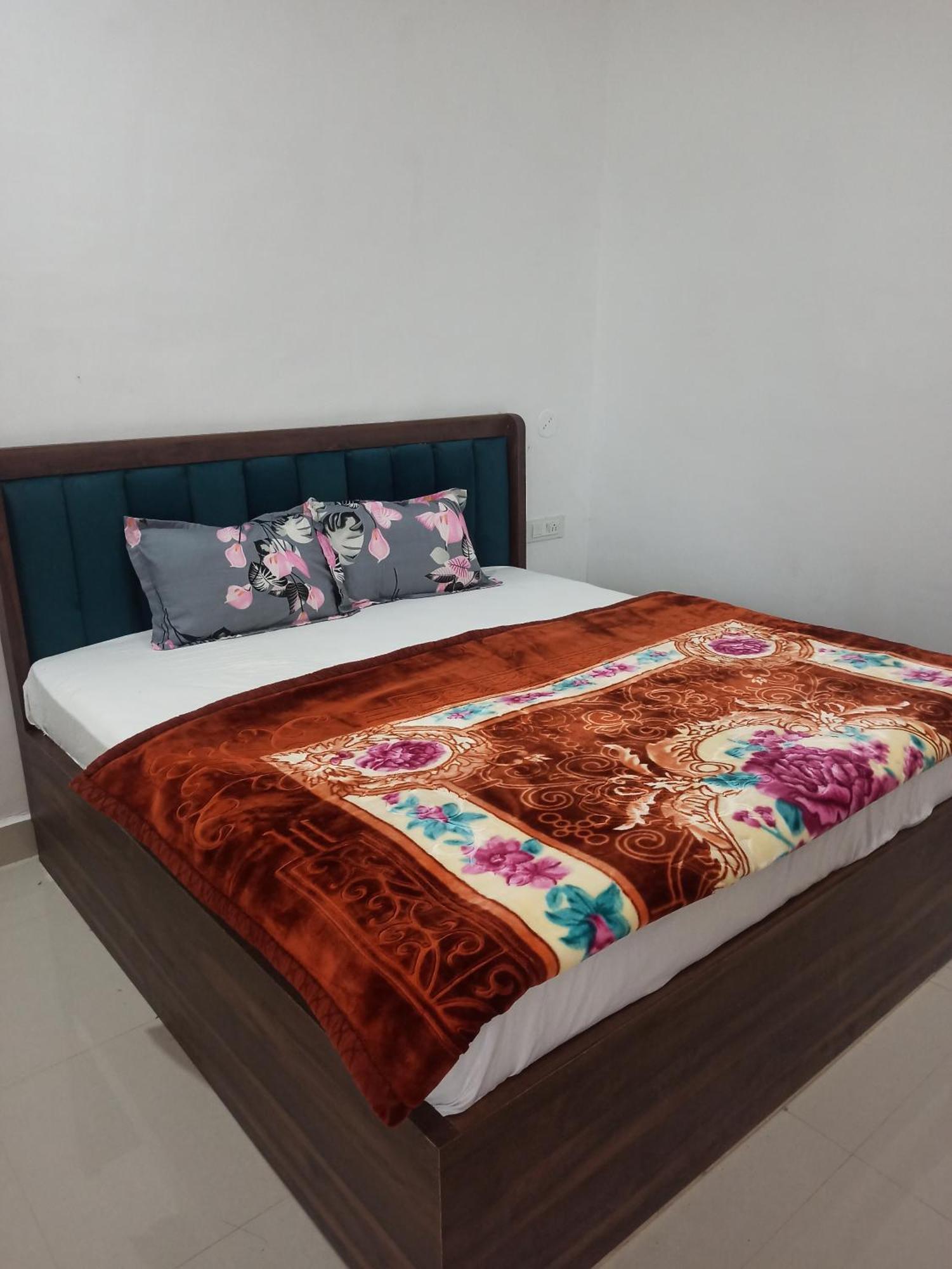 Abhiram Homestay Кхаджурахо Экстерьер фото