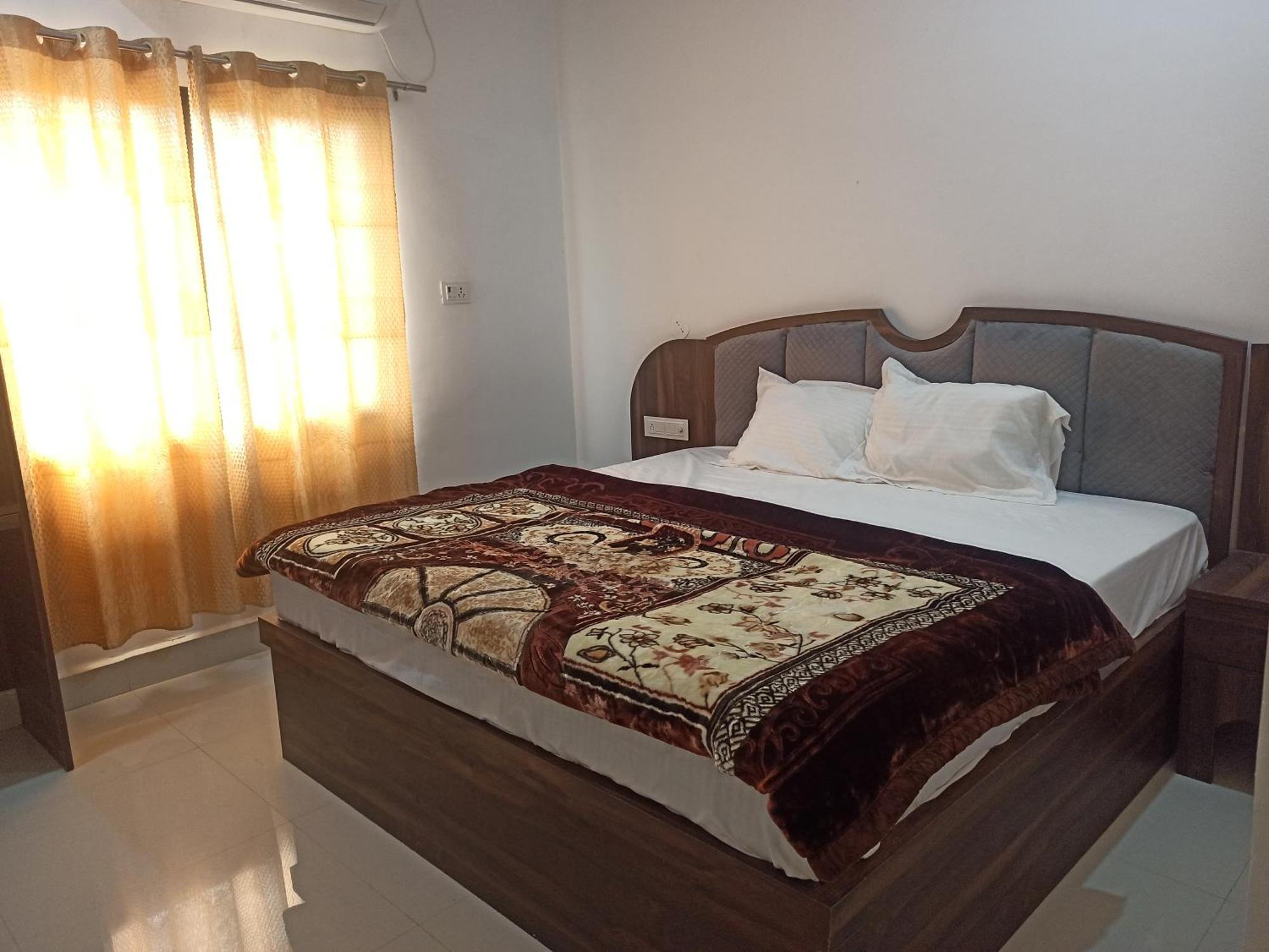 Abhiram Homestay Кхаджурахо Экстерьер фото