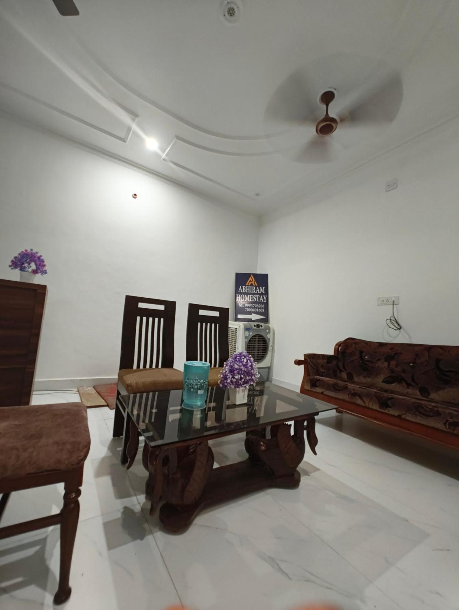 Abhiram Homestay Кхаджурахо Экстерьер фото